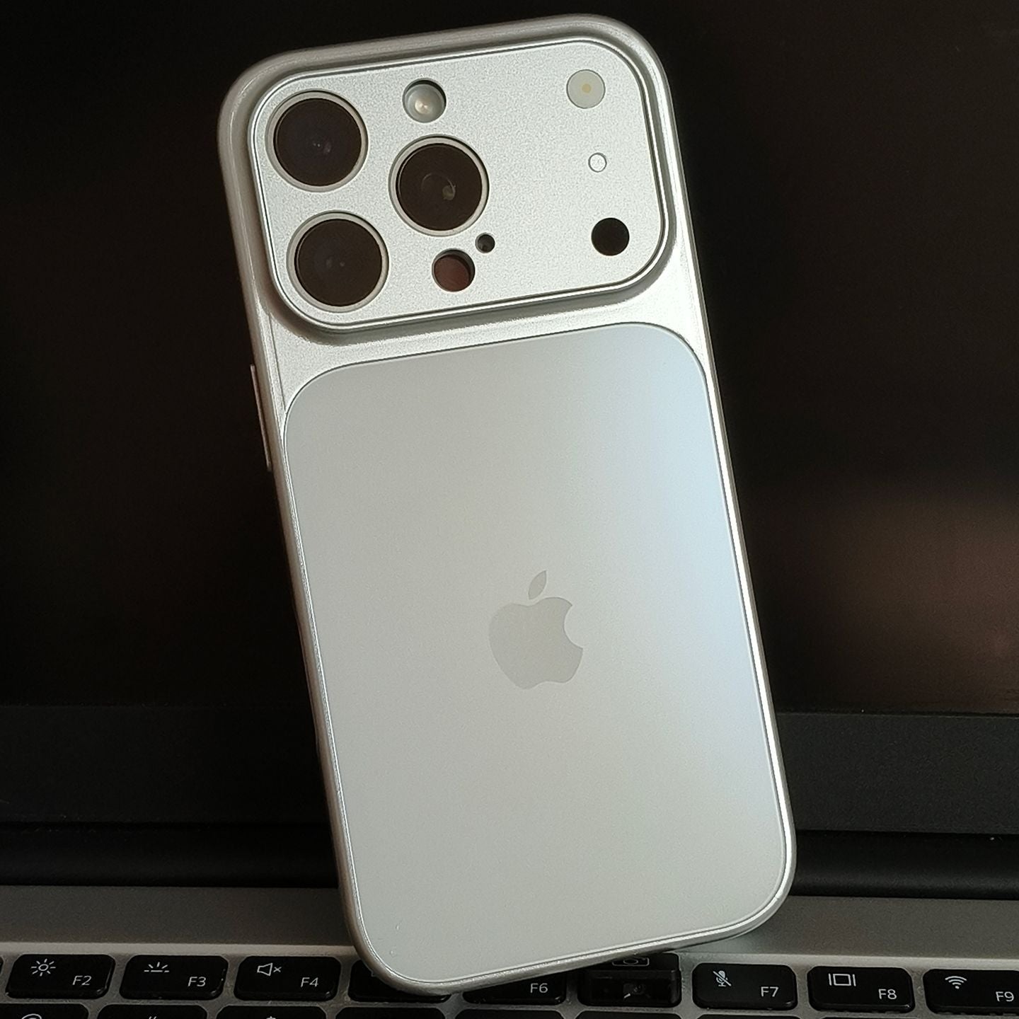 MagSafe-skal med kameralinsskydd
